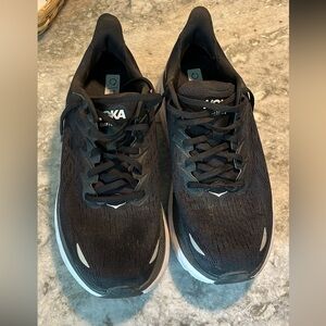Hoka Clifton 8 — barely worn men’s running shoes size 9